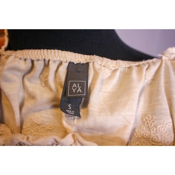 Alya Peasant Top Short Blouson Crop Embroidered Crochet Cream Off White S - Picture 3 of 4